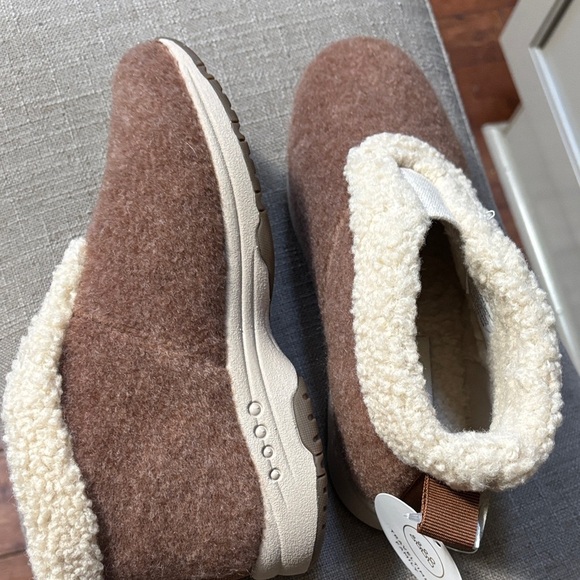 NWT Easy Spirit
Women's Treepose Cozy Slipper Booties sz 6 - Picture 4 of 8